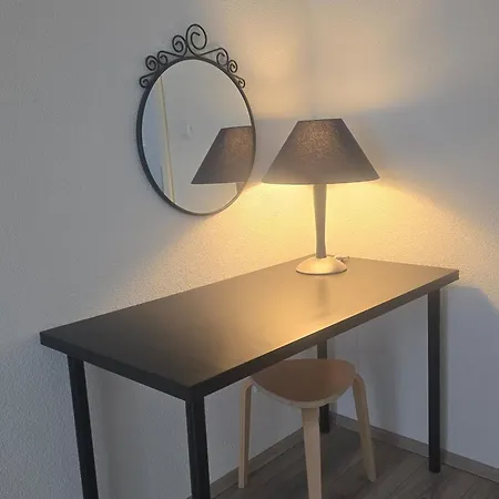 Flora Business Mit Balkon شقة